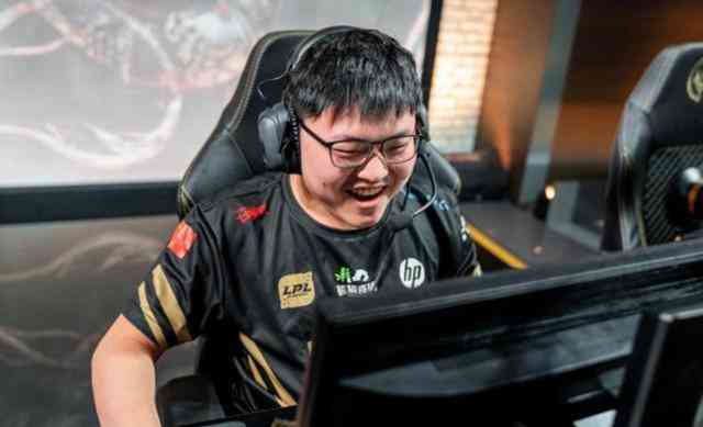 Doinb透露:电竞经理里最强的选手是S9的Uzi,巨贵根本买不起