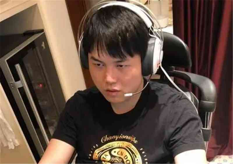 斗鱼Dota2高校赛来袭!清华复旦开启揭幕战,YYF:年轻人很有想法