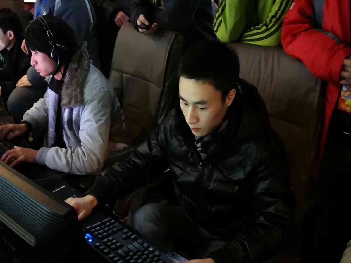 Dota2-刷得快的Carry不少,为何只有7分钟3800的ZSMJ封神了呢?