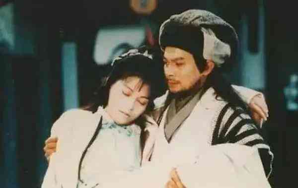 天龙八部:萧峰一生的苦痛和悲惨结局,全是拜三个爱他的女人所赐