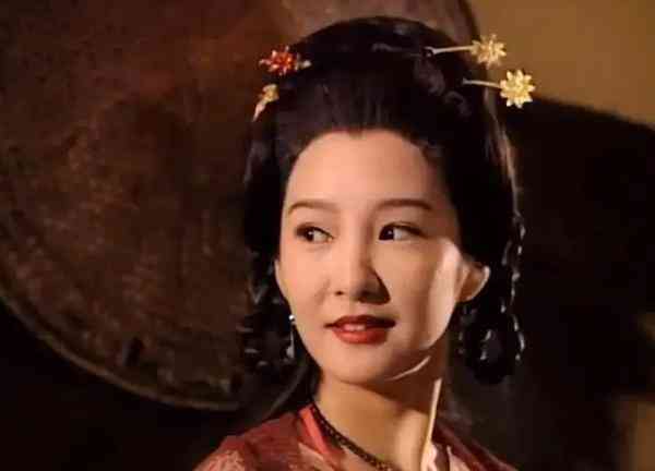 天龙八部:萧峰一生的苦痛和悲惨结局,全是拜三个爱他的女人所赐